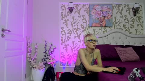 Snapshot of rosacatalleya chatting on January 14, 5:40 am Rose online show from January 14, 5:40 am