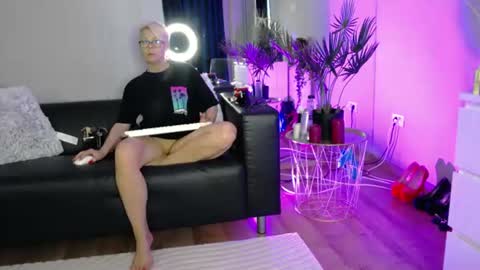 Rose online show from June 15, 4:23 am