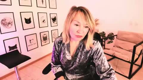 QUEEN online show from December 24, 10:55 am