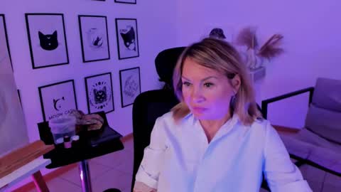 QUEEN online show from January 6, 11:40 am