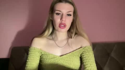 Rosalina online show from October 18, 8:43 pm