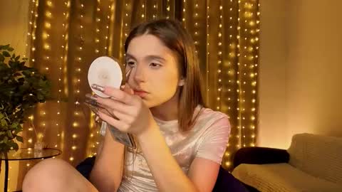 Kylie online show from February 21, 5:24 pm