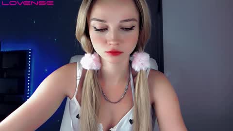 Snapshot of rose__luck chatting on September 20, 6:50 pm rose__luck online show from September 20, 6:50 pm