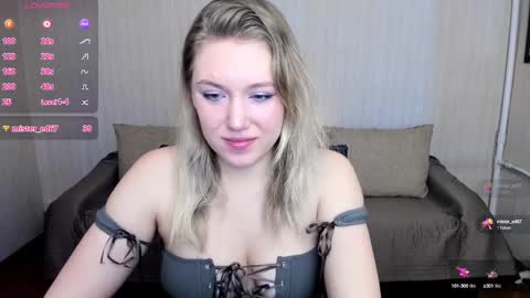 Snapshot of rose_brooks chatting on January 24, 5:00 pm Rose but u can call me princess online show from January 24, 5:00 pm