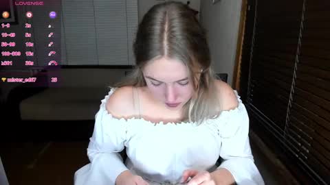 Snapshot of rose_brooks chatting on December 29, 7:22 pm Rose but u can call me princess online show from December 29, 7:22 pm