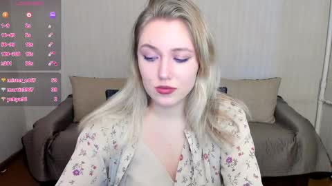 Snapshot of rose_brooks chatting on February 4, 8:28 pm Rose but u can call me princess online show from February 4, 8:28 pm