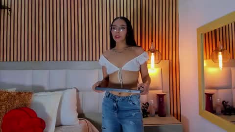 roseaurora online show from February 28, 1:32 pm