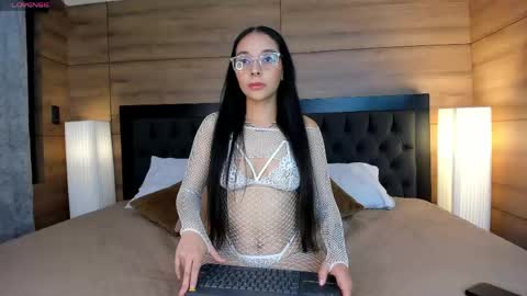 roseaurora online show from March 21, 10:42 am