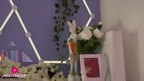 roseess_ online show from July 28, 3:21 pm