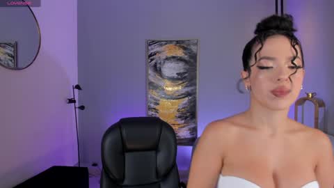 Snapshot of roseferrera chatting on January 3, 8:01 pm Rose online show from January 3, 8:01 pm