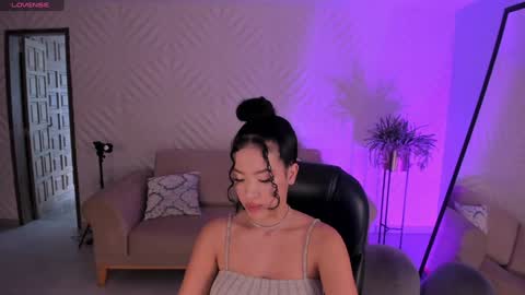 Snapshot of roseferrera chatting on January 18, 8:19 pm Rose online show from January 18, 8:19 pm