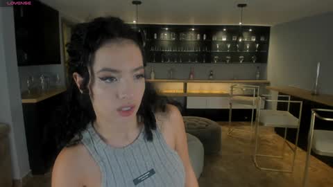 Snapshot of roseferrera chatting on January 6, 7:56 pm Rose online show from January 6, 7:56 pm