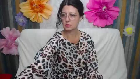 RoseHille online show from July 11, 8:14 am