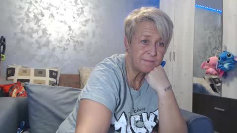 Lovepinklilly online show from November 17, 6:08 pm