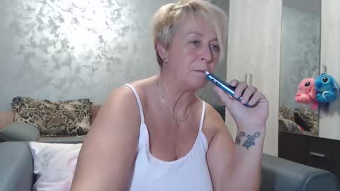 Lovepinklilly online show from October 27, 6:13 pm