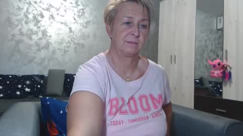 Lovepinklilly online show from March 2, 4:25 pm