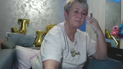 Lovepinklilly online show from January 5, 6:11 pm