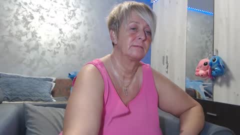 Lovepinklilly online show from January 12, 8:03 pm