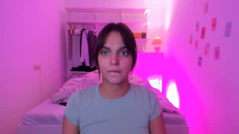 Snapshot of roshelle_xxx chatting on February 22, 1:23 pm Roshelle online show from February 22, 1:23 pm
