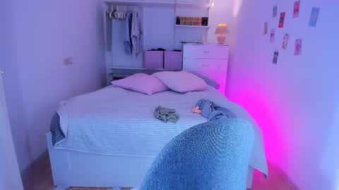 Snapshot of roshelle_xxx chatting on February 9, 11:36 am Roshelle online show from February 9, 11:36 am