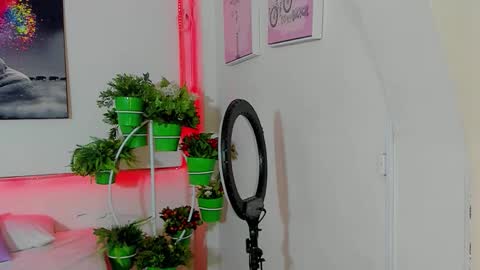 rosi_cooper online show from November 14, 11:10 am