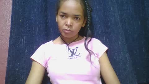 Snapshot of rosia685234 chatting on February 23, 3:50 am rosia685234 online show from February 23, 3:50 am