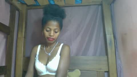 Snapshot of rosiahot1 chatting on February 20, 7:01 am rosia online show from February 20, 7:01 am