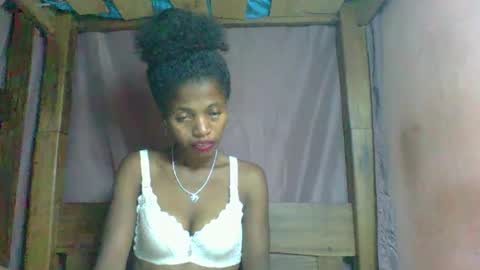 Snapshot of rosiahot1 chatting on February 27, 6:18 am rosia online show from February 27, 6:18 am