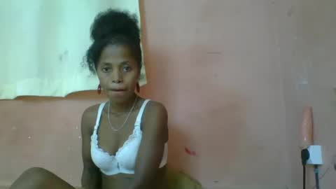 Snapshot of rosiahot1 chatting on March 9, 5:22 am rosia online show from March 9, 5:22 am