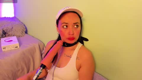 Snapshot of rosie_jhons chatting on February 13, 4:00 am rosie_jhons online show from February 13, 4:00 am