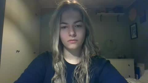 Snapshot of rosie_june chatting on December 13, 7:48 am Rosie online show from December 13, 7:48 am