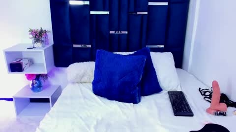 rosiecharm online show from April 21, 1:42 am