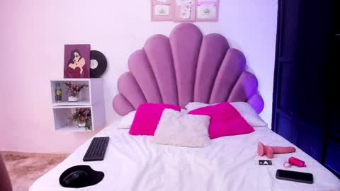 rosiecharm online show from April 6, 10:22 pm