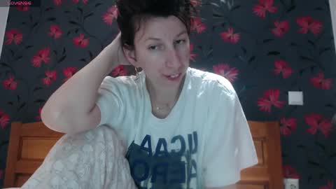 RosieHayes online show from April 1, 9:01 pm