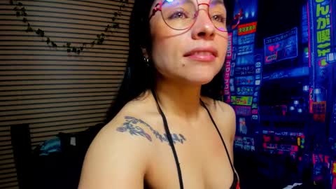 Snapshot of rosse_25 chatting on March 10, 10:18 am Would you like to help me with supplementation and sports suits so I can compete in powerlifting online show from March 10, 10:18 am