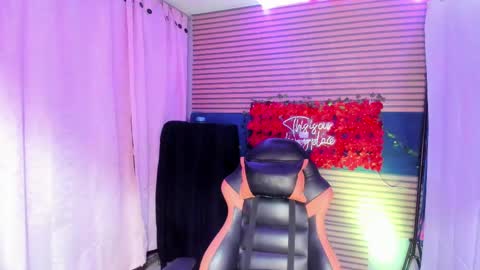 Snapshot of rosse_25 chatting on September 11, 5:13 pm Would you like to help me with supplementation and sports suits so I can compete in powerlifting online show from September 11, 5:13 pm
