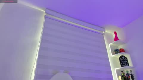 Snapshot of rosse_amyy chatting on October 6, 7:07 pm online show from October 6, 7:07 pm