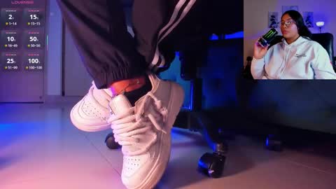 rosyejones online show from November 25, 3:20 am