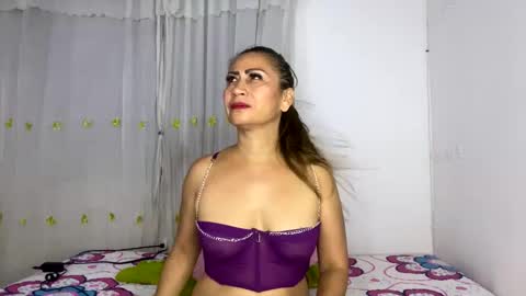 Snapshot of rousemilf4u chatting on February 20, 10:05 am rouse online show from February 20, 10:05 am