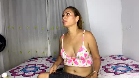 Snapshot of rousemilf4u chatting on March 6, 9:03 am rouse online show from March 6, 9:03 am