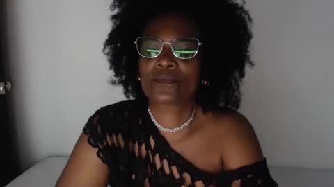 Snapshot of roushlove chatting on February 5, 11:06 pm luxa online show from February 5, 11:06 pm