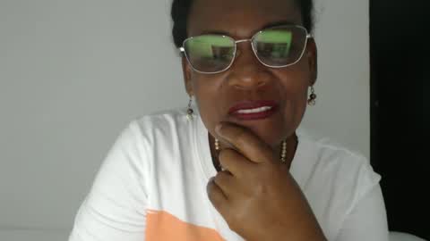 Snapshot of roushlove chatting on October 8, 2:38 am luxa online show from October 8, 2:38 am
