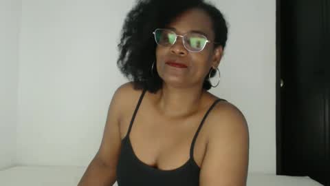 Snapshot of roushlove chatting on September 23, 8:07 pm luxa online show from September 23, 8:07 pm