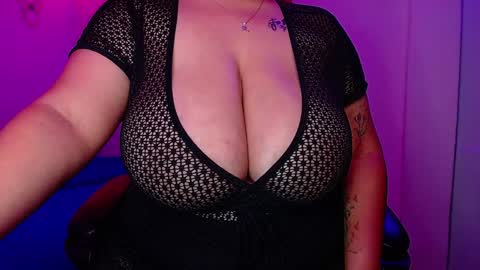 Snapshot of rousrossell_4 chatting on December 15, 10:37 pm Call me Rous online show from December 15, 10:37 pm