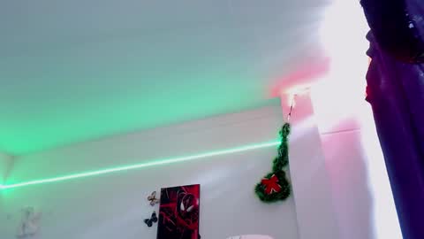 Snapshot of rousrossell_4 chatting on December 16, 7:32 pm Call me Rous online show from December 16, 7:32 pm