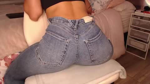 Rouss marie henao  online show from March 14, 3:18 am