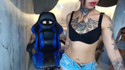 Snapshot of roux_r chatting on September 25, 8:50 pm Roux online show from September 25, 8:50 pm