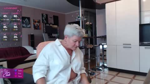 Snapshot of roxana_brooks chatting on October 23, 12:00 pm Roxana online show from October 23, 12:00 pm