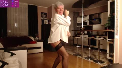 Snapshot of roxana_brooks chatting on December 17, 3:06 pm Roxana online show from December 17, 3:06 pm