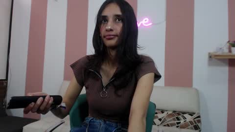 Snapshot of roxana_cyrano chatting on January 15, 7:23 pm online show from January 15, 7:23 pm